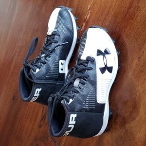 Under Armour football cleats 4Y